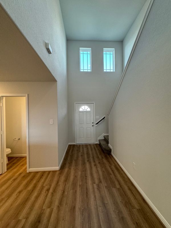 Building Photo - 11131 Hollinger Cir