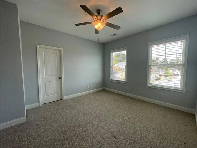 Building Photo - 3483 Lost Oak Dr NE