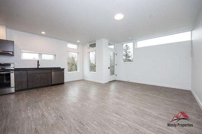 Building Photo - 4647 SE 40th Ave