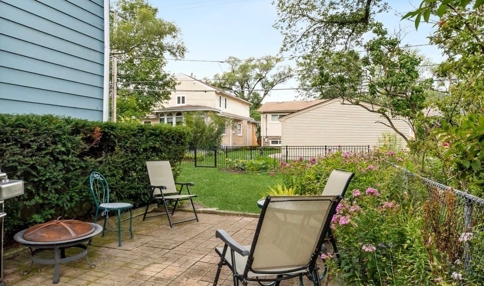 Building Photo - 1034 Chestnut St