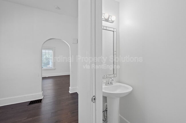 Building Photo - 5622 Prentice St