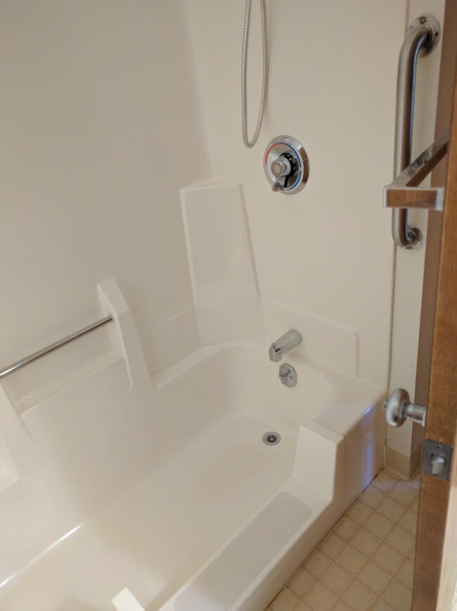 Building Photo - Salzer Square Apartments