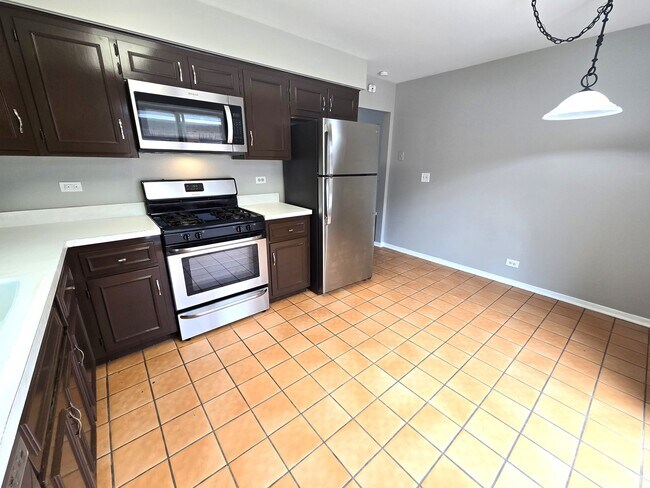 Building Photo - 1111 S Waukegan Rd