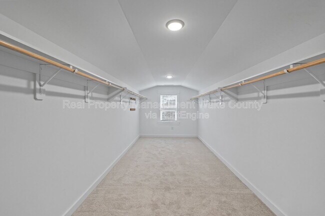 Building Photo - 410 Triumph Ln