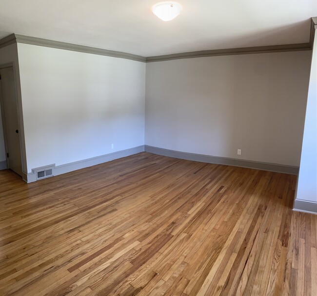Building Photo - 552 Mellview Ave SW