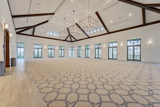 Building Photo - 9341 Crestview Cir