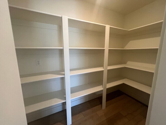 Building Photo - Beautiful Home Built in 2024, Upstairs