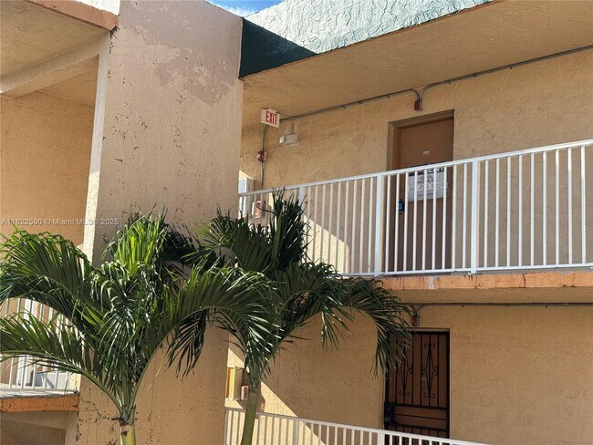 Building Photo - 1085 W 68th St