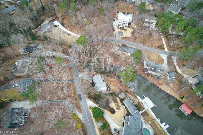 Building Photo - 75 Lakeshore Dr NW