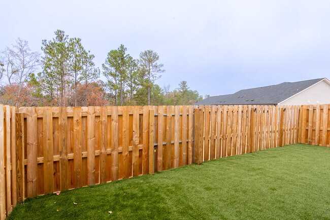 Building Photo - 1091 Primrose Dr