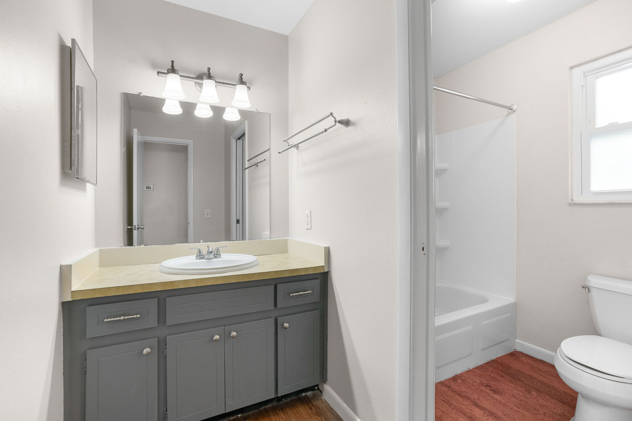 Building Photo - 2078 Loma Linda Way N