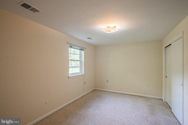 Building Photo - 6608 Fairlawn Dr