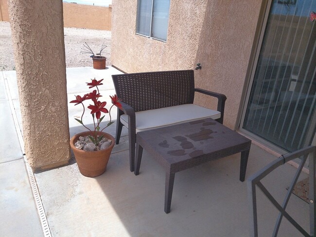 Building Photo - Seasonal Winter Rental Nov 1st to April 30...