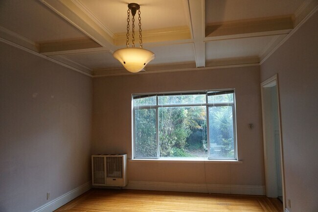 Building Photo - 1127B Cole St