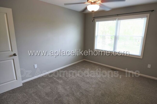 Building Photo - 6303 W 155th Pl