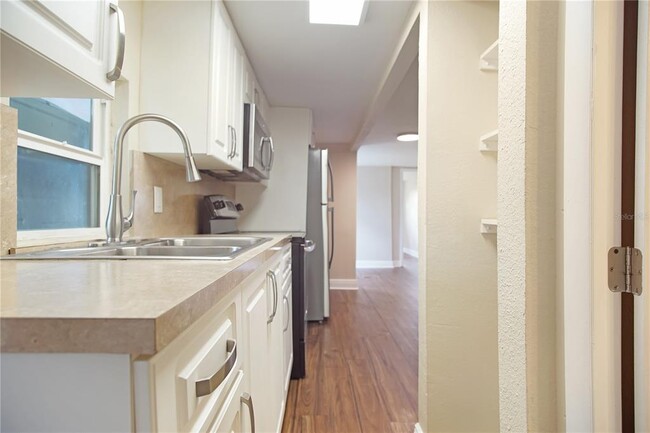 Building Photo - 26 Forest Dr