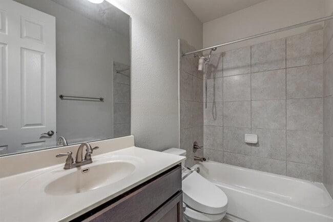 Building Photo - 14904 Cabrillo Way