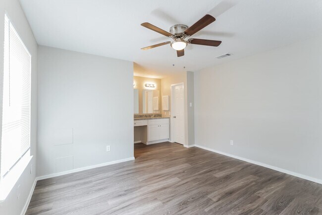 Building Photo - 7011 Pickett Dr