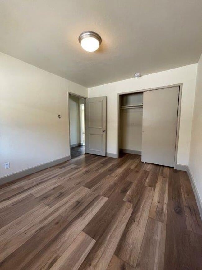 Building Photo - Gorgeous 2 Bedroom in Tahoe Park