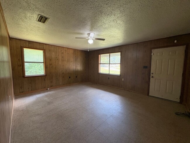 Building Photo - Spacious 3 bedroom/1.5 bath house in Mansfield, LA!