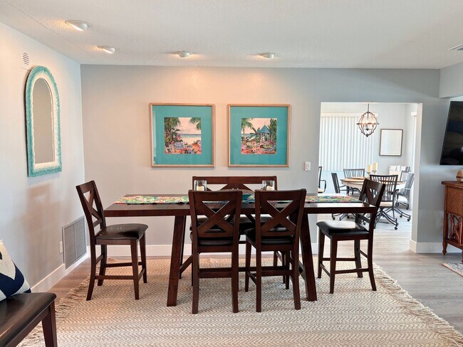 Building Photo - 10128 Yacht Club Dr
