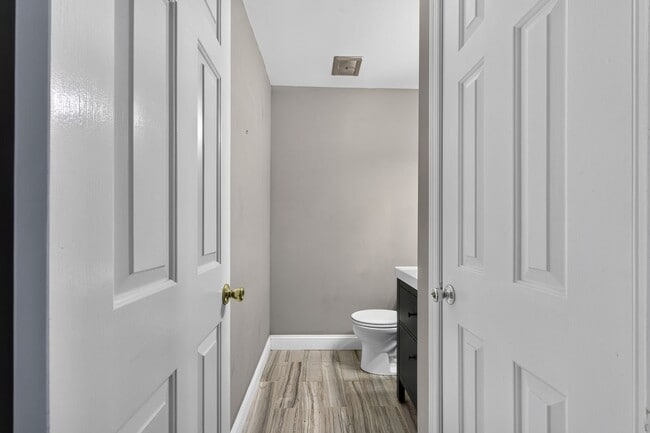 Building Photo - Welcome to the Baynard House; Elegant, Spacious & Bright Showing- Showing Sunday 7/26 9:30am-9:45am