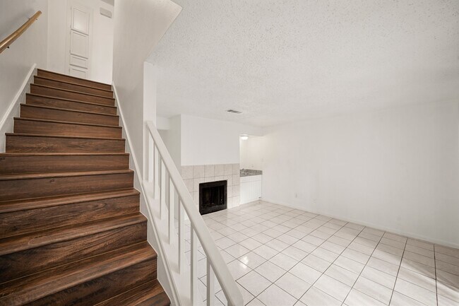 Building Photo - 3987 Tanglewilde St