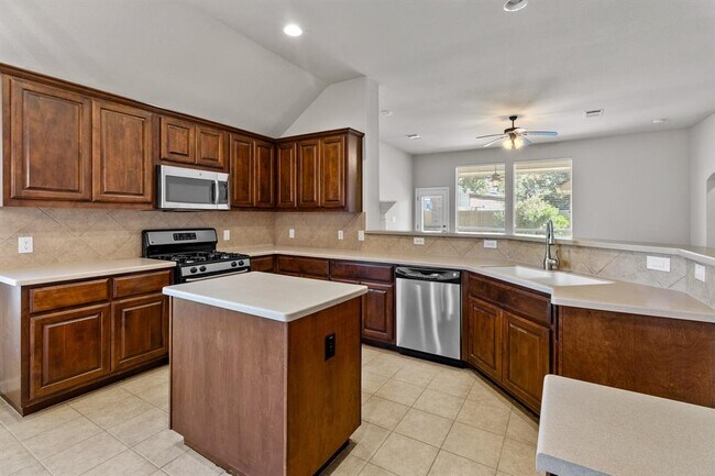 Building Photo - 765 Bent Wood Pl