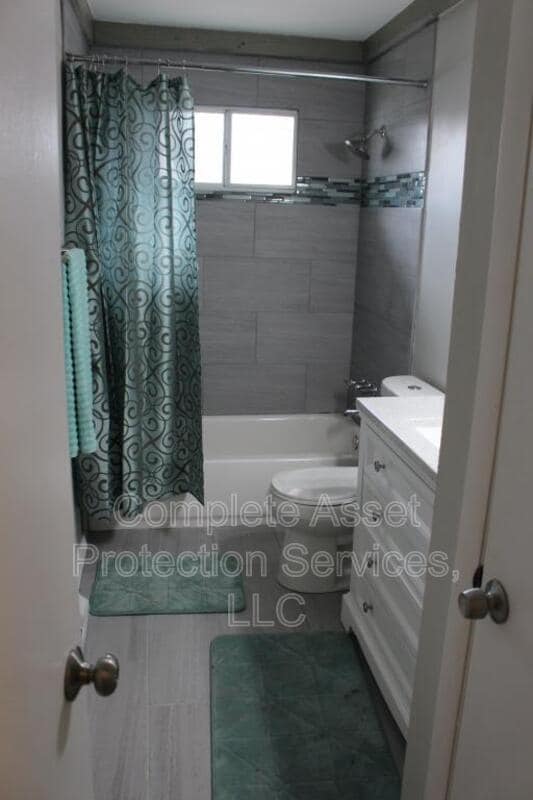 Building Photo - 3421 W 77th Pl