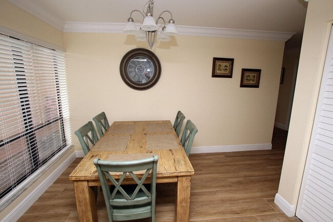 Building Photo - 67 Balfour Rd E