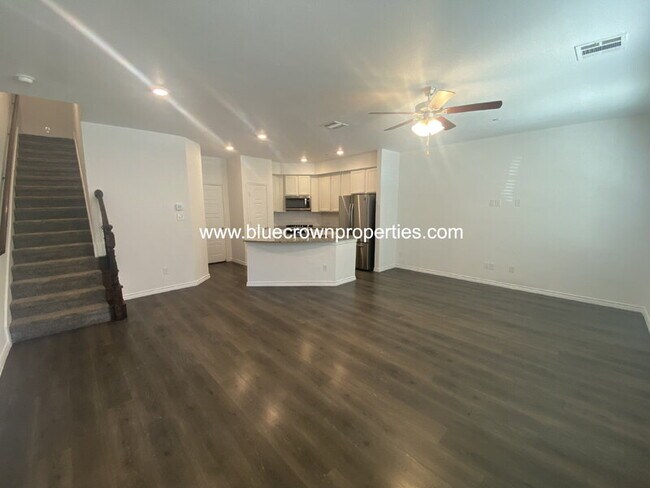 Building Photo - 2431 Klamath Dr