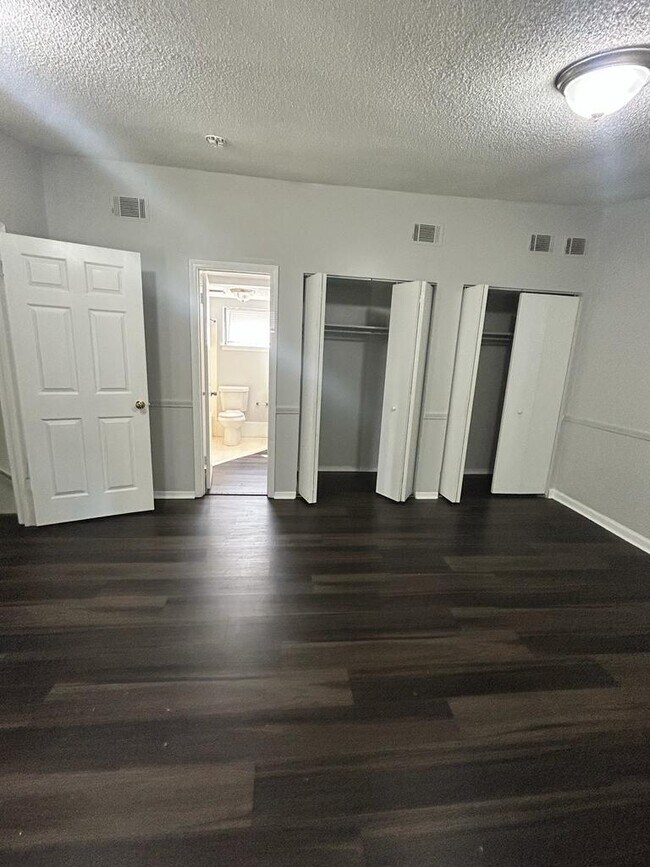 Building Photo - 6474 Kirby Trees Dr