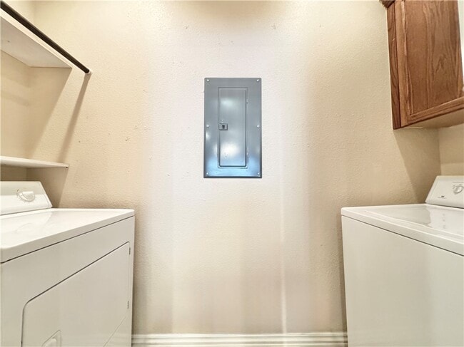 Building Photo - 2131 N Crossover Rd