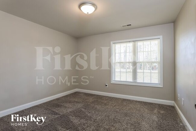 Building Photo - 288 Southcircle Dr NW