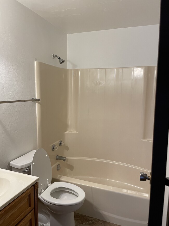 Bath - 115 Pendleton St