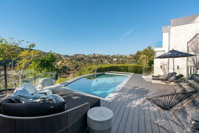 Building Photo - Prestigious Hollywood Hills Home for Rent