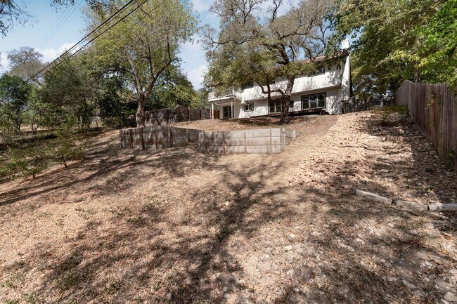 Building Photo - 2401 Lehigh Dr