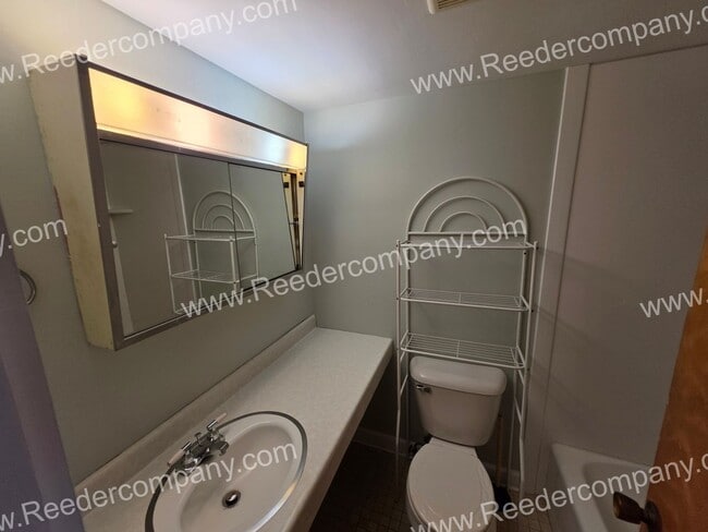 Building Photo - Spacious 1 bedroom Condo