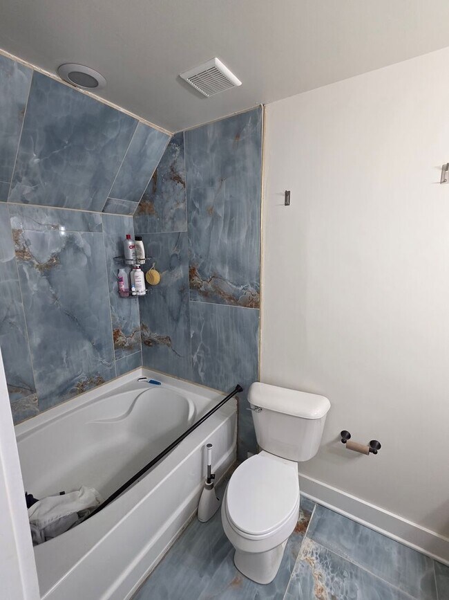 Building Photo - Large 3 Bedroom Townhouse in South Nashville