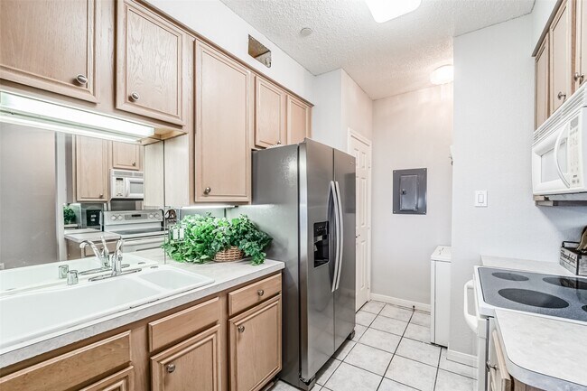 Building Photo - 351 Lakeside Ln