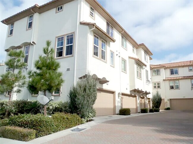 Building Photo - 2833 Alnwick Ave