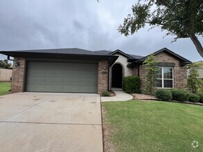 Building Photo - 3814 Kings Canyon Rd