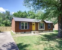 Building Photo - 3 Bedroom 1.5 Bath House w/Large Yard- Easy access to OHB and Nolensville Pk $2200