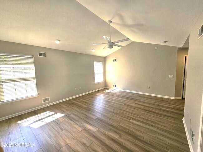 Building Photo - 63 Skyline Dr