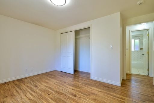 Building Photo - Modern Remodeled 2BR Duplex with Garage in Prime Shoreline Location