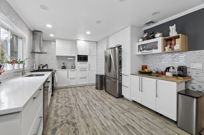 Building Photo - 52 Hillside Ave