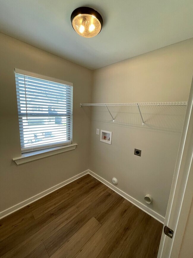 Building Photo - Home for Rent in Calera, AL!!! Available to View with 48 Hour Notice!!!