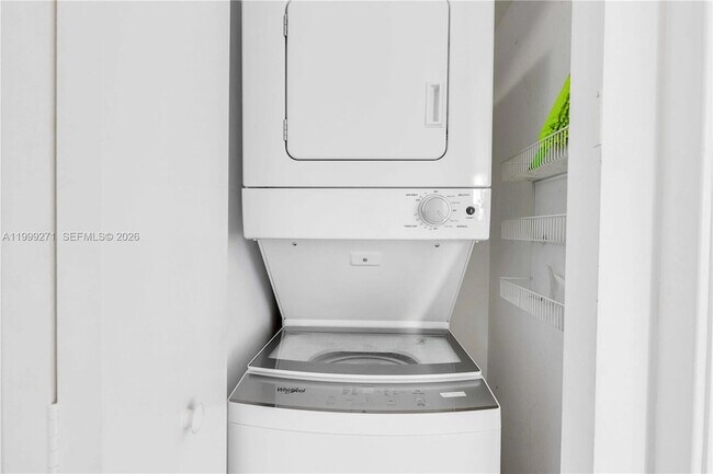 Building Photo - 335 S Biscayne Blvd