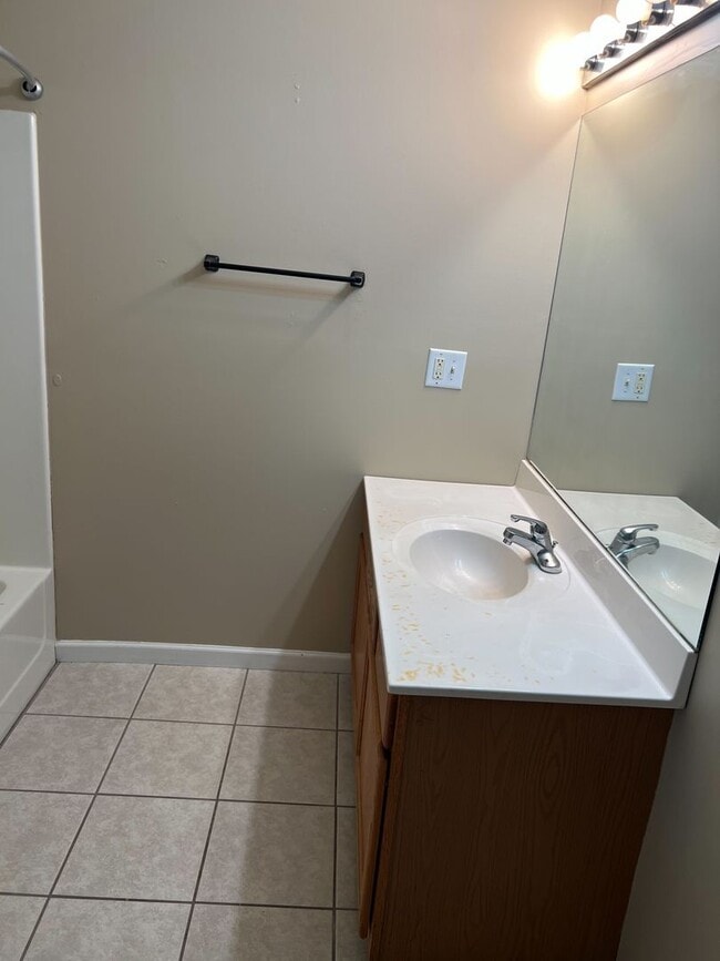 Building Photo - Jacksboro 37757 - 2 bedroom, 1 bath villa ...