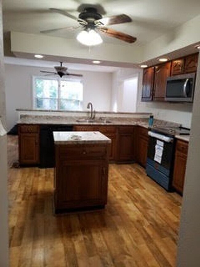 Building Photo - 504 Mountain Breeze Ln